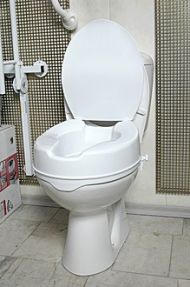 Emelhető WC hosszabbító fedéllel (13 cm)